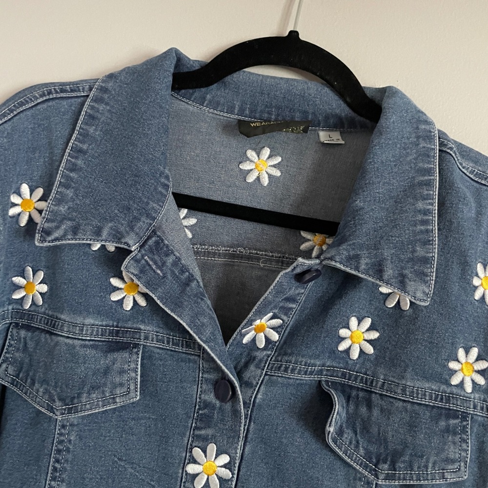 Bob Mackie Denim Jacket Womens L Blue Daisy Embroidered Wearable Art Cottagecore